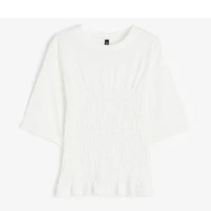 Smockad topp från Hm  - Smockad tröja från Hm. I storlek s. Jättebra skick!