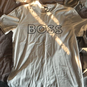 Boss t-shirt - Som ny storlek L