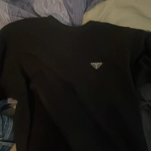 Prada tröja - Storlek S bra skick. pris går diskutera 