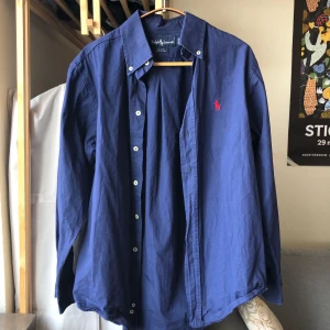 Polo Ralph Lauren skjorta - Köpt second hand, i nyskick. Säljer då den är för liten för mig.