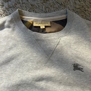 Burberry tröja - Burberry tröja, grå storlek M