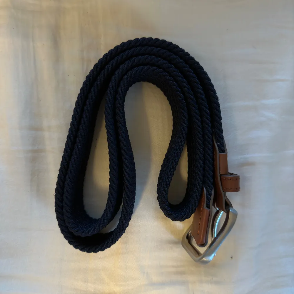 Woven belt från Jack & Jones i bra skick. . Övrigt.