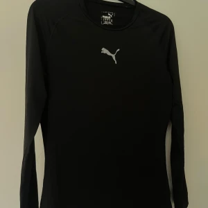 PUMA TRÄNINGS TRÖJA - Tränings tröja från puma, fint skick, lång modell. 