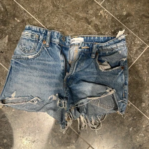 Coola shorts  - Coola shorts från zara st 34🥰säljer då de är för små för mig
