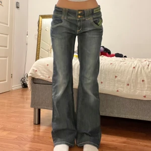 Jeans  - Midjemått 40cm, Innerbenslängd 79cm 😇