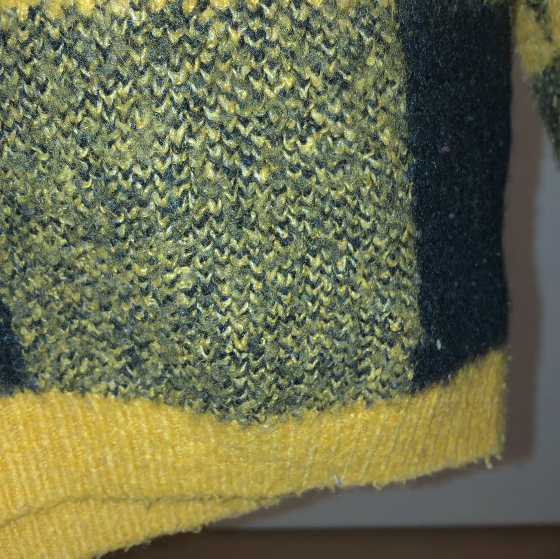 Gul och svart rutig tröja från H&M - 93