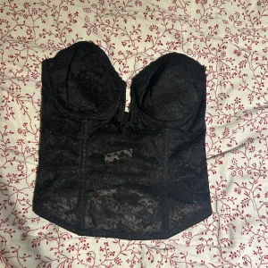 Korsett topp Fest - Korsett topp som passar bra till fest, storlek S