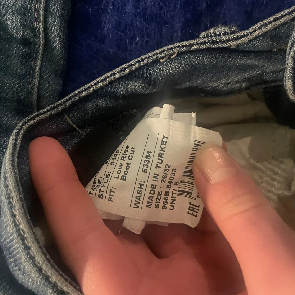 Säljer ett par snygga blå bootcut jeans från LTB. Större i storleken än vad som står på etiketten, annars inga märken eller tecken på användning/slitage.. Farkut & Housut.