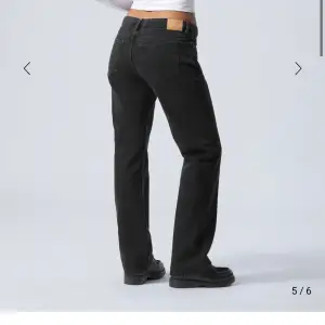 Weekday jeans, Arrow low. Storlek: 28/32. Aldrig använda. Nypris: 590kr