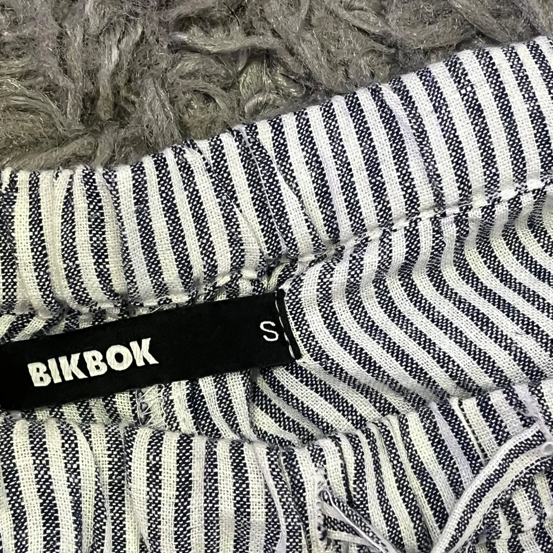 Randiga linen byxor från BikBok - 92