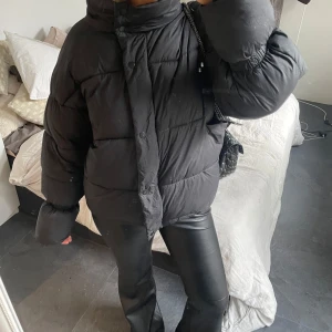 Puff vinterjacka  - Super snygg vinterjacka som är sååå varm 🤎🤎👌🏽👌🏽