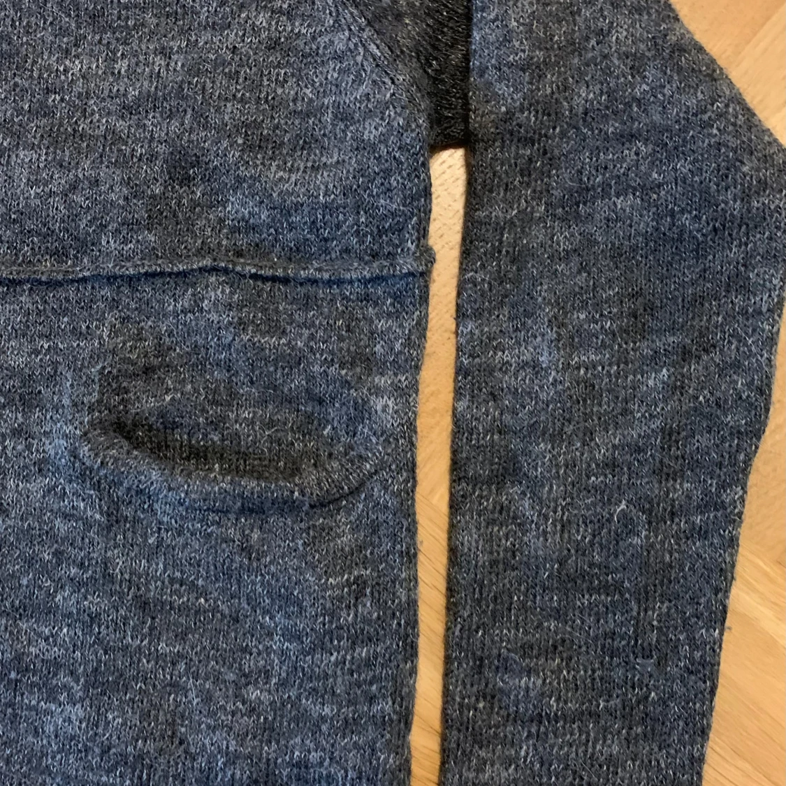 Mörkgrå stickad tröja från Hope - 90