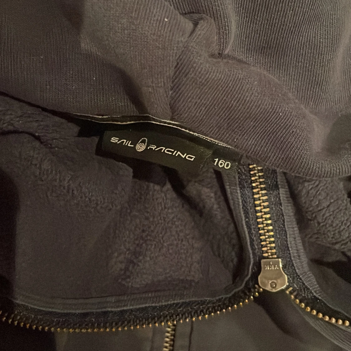 Mörkblå hoodie från Sail Racing - 91