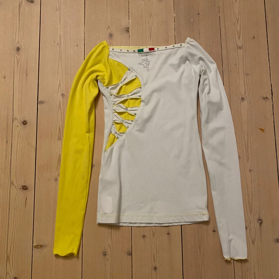 Vit och gul långärmad topp med snörning - 90