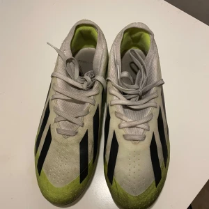 Adidas crazyfast fotbollsskor  - Adidas crazy fast. Bra skick men lite smutsiga. Inget hål eller nåt. Skicka om du vill ha någon mer information 