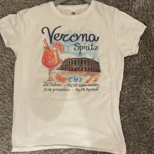 Verona T-shirt - Snygg verona t-shirt i bra skick storlek S
