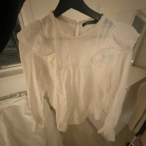 Vit blus  - Jätte fin från Gina tricot💝