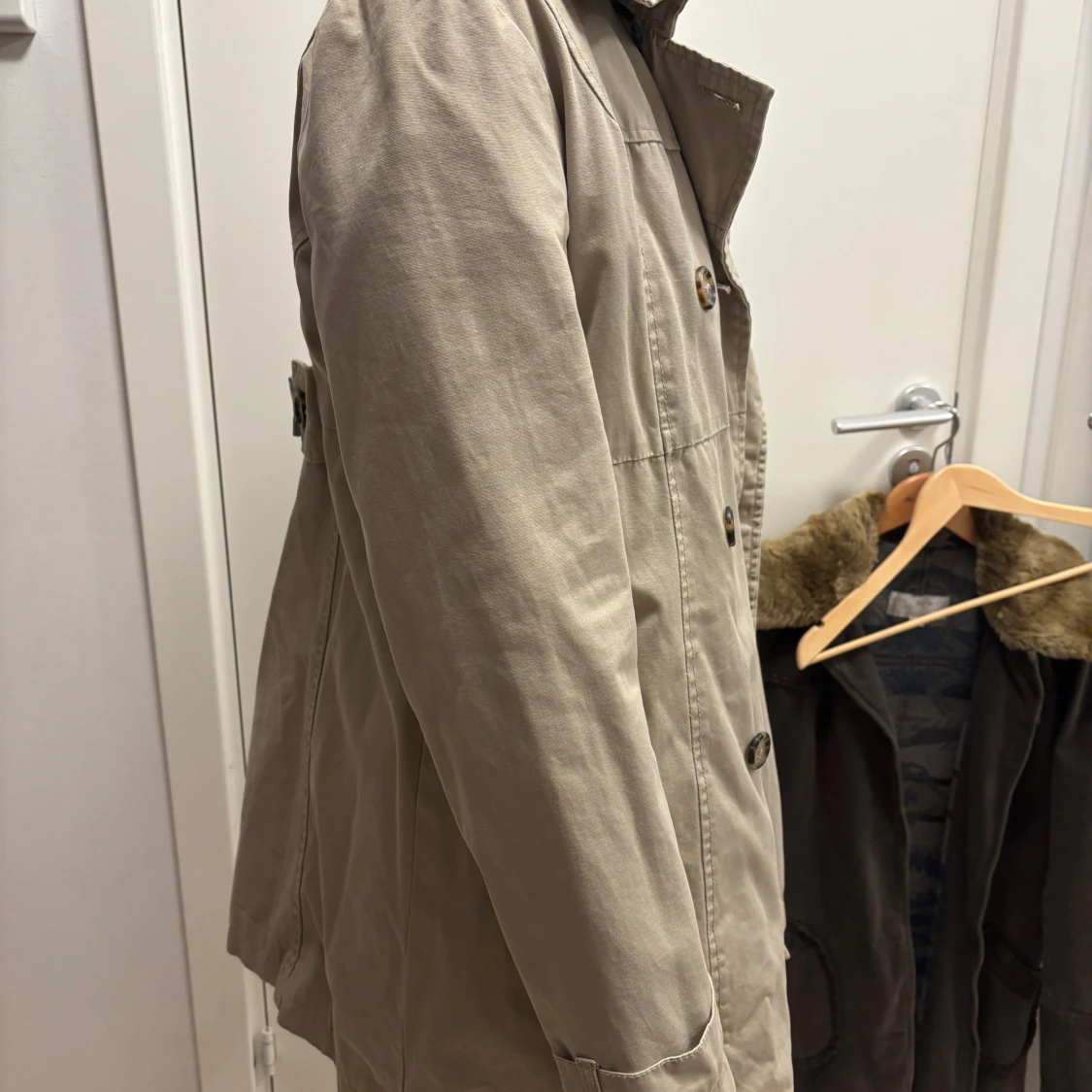 Beige trenchcoat från 365 Sunshine - 91