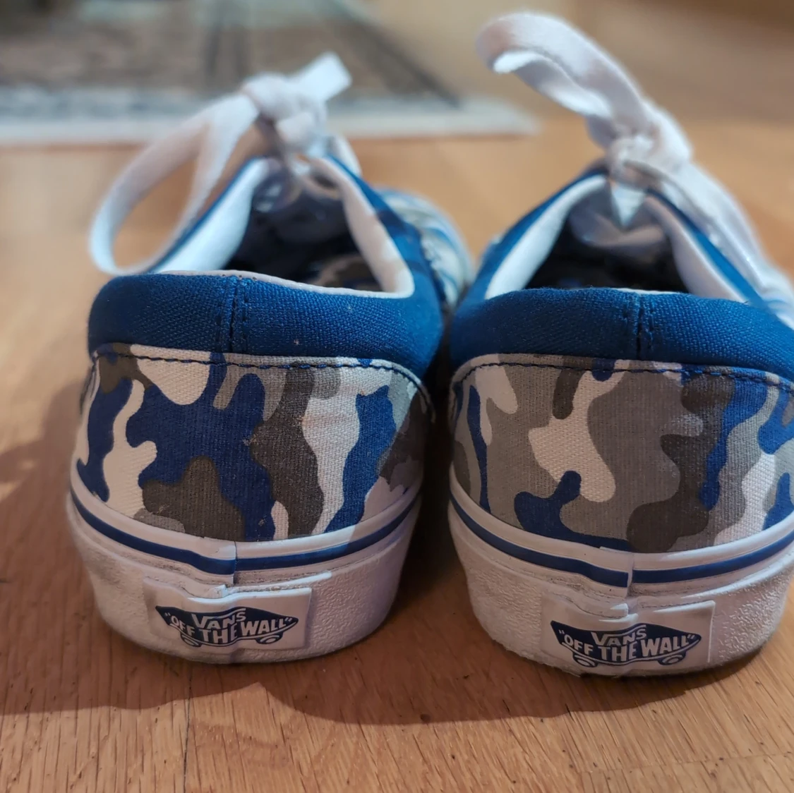Blå och kamouflage sneakers från Vans - 90