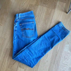 Blåa Nudie Jeans - Hej! Jag säljer nu dessa feta nudie jeans hör av er om ni har frågor eller vill ha mer bilder😄