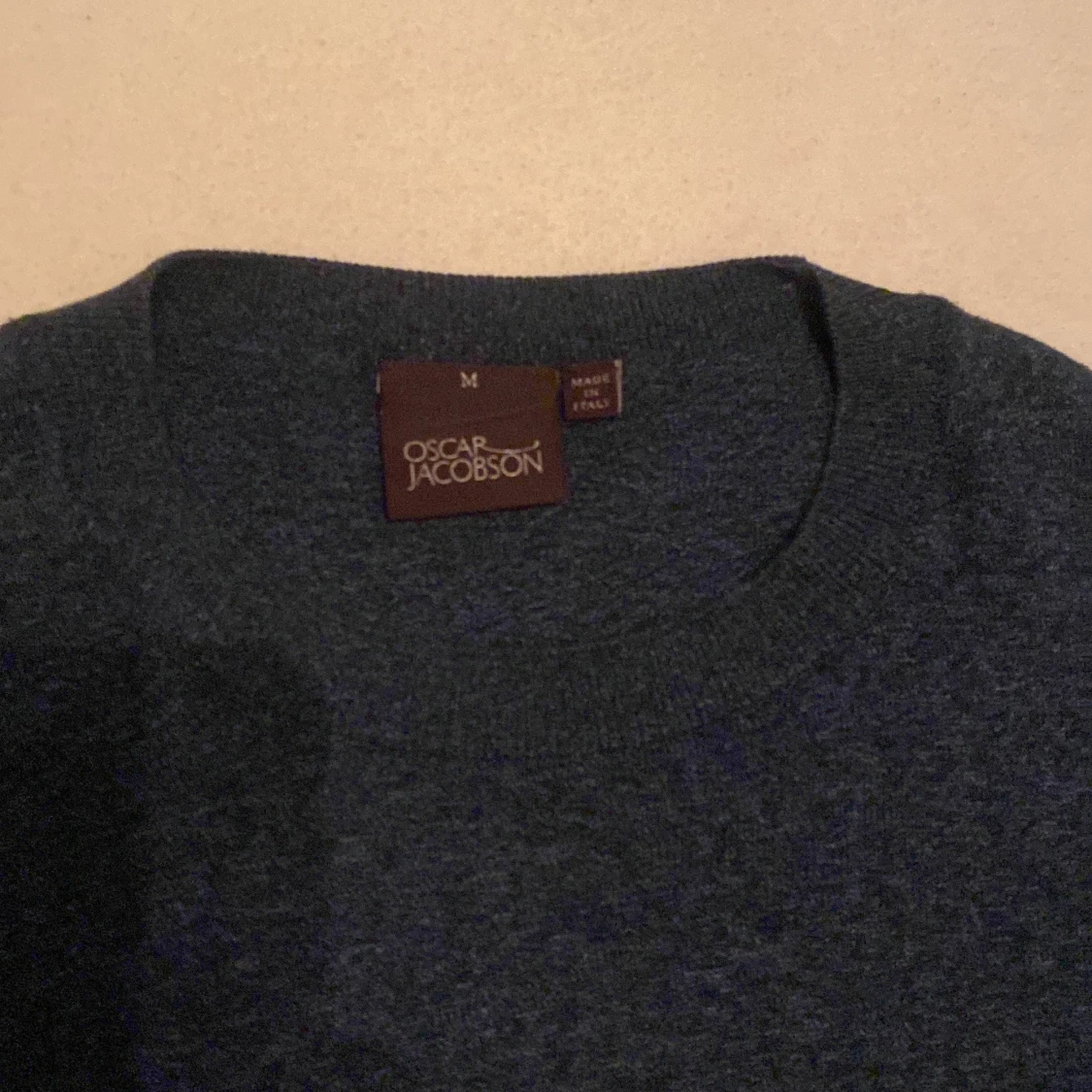 Mörkblå tröja från Oscar Jacobson