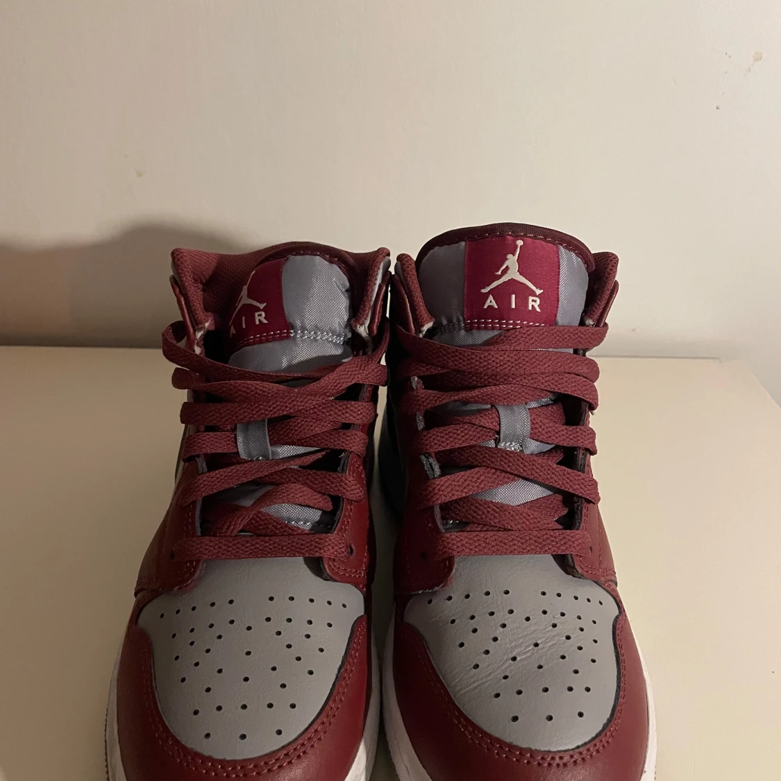 Nya Air Jordans 1 mid (GS) strl 36. Original