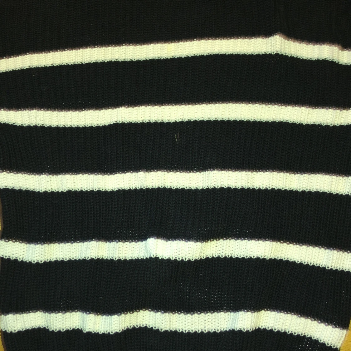 Svart och vit randig tröja - 3