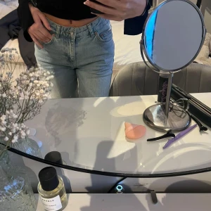 Ljusblå jeans - Säljer då jag tycker dom är för korta på mig. Dom är super sköna och har inga skador eller hål🩷