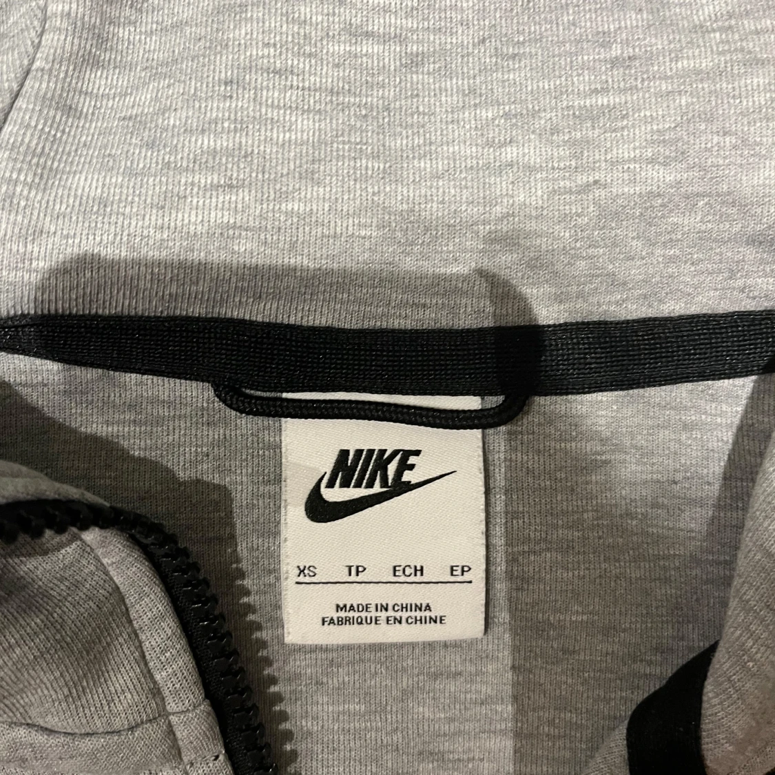 Grå Nike teech - 2