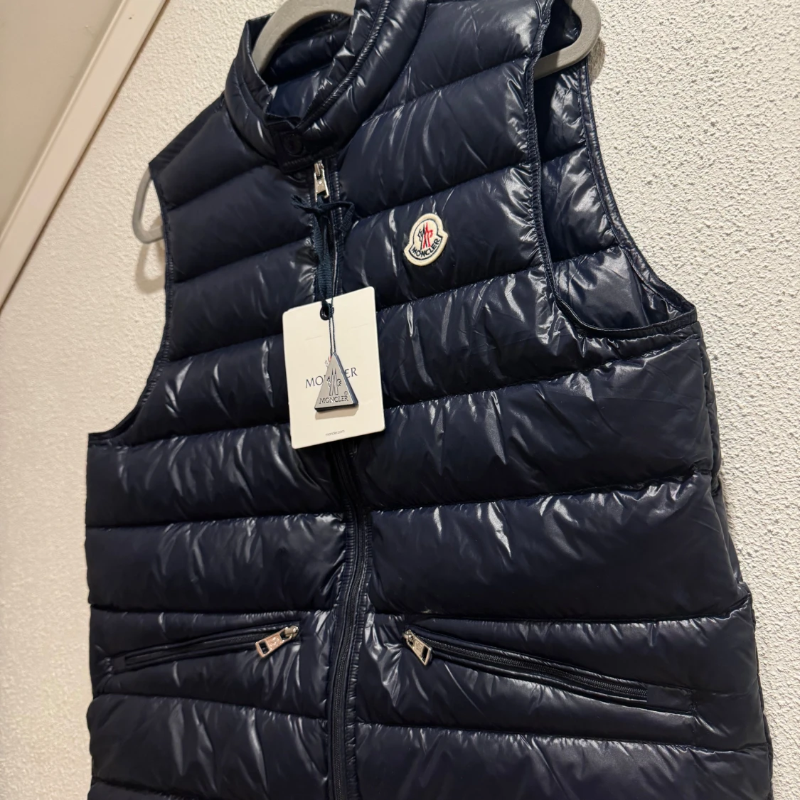 Mörkblå dunväst från Moncler