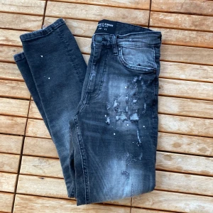 Supply & Demand Jeans - Storlek: 28W / XS Skick: 9,5/10 (använda 1-2 gånger) Passform: Slim fit