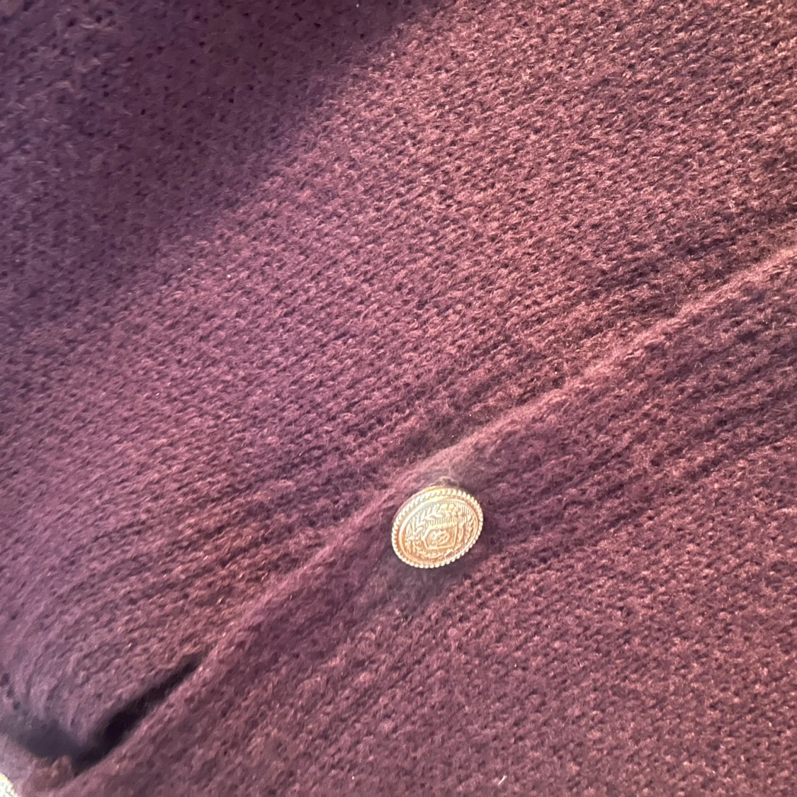 Vinröd kofta med knappar - 1