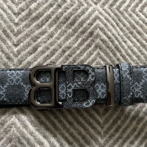 Bälte  - Skriv vid funderingar och pris kan diskuteras. Detta är ett limited edition bälte som gör fr omkring 2200 + 