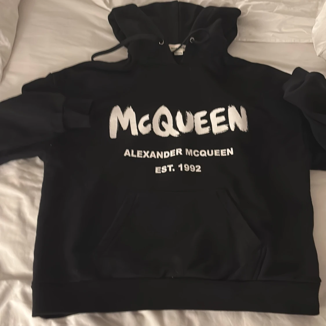 Svart hoodie från Alexander McQueen