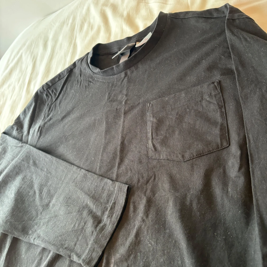 Svart långärmad t-shirt från H&M (helt oanvänd) - 2