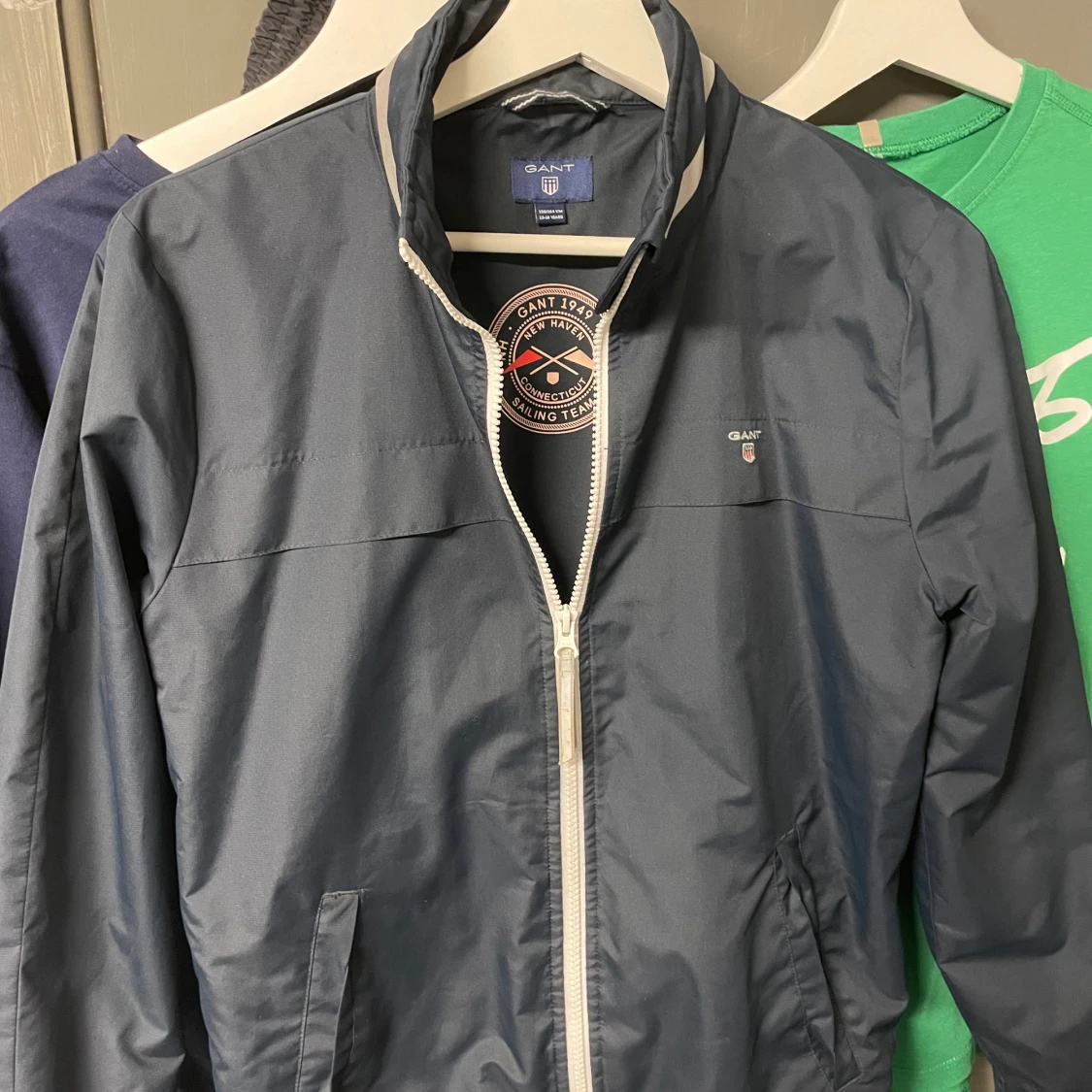 Mörkblå vindjacka från GANT