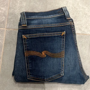 Nudie jeans  - Hej säljer dessa Nudie jeans i storleken 28/30 de är i bra skick 8/10 skriv vid frågor pris 399 F