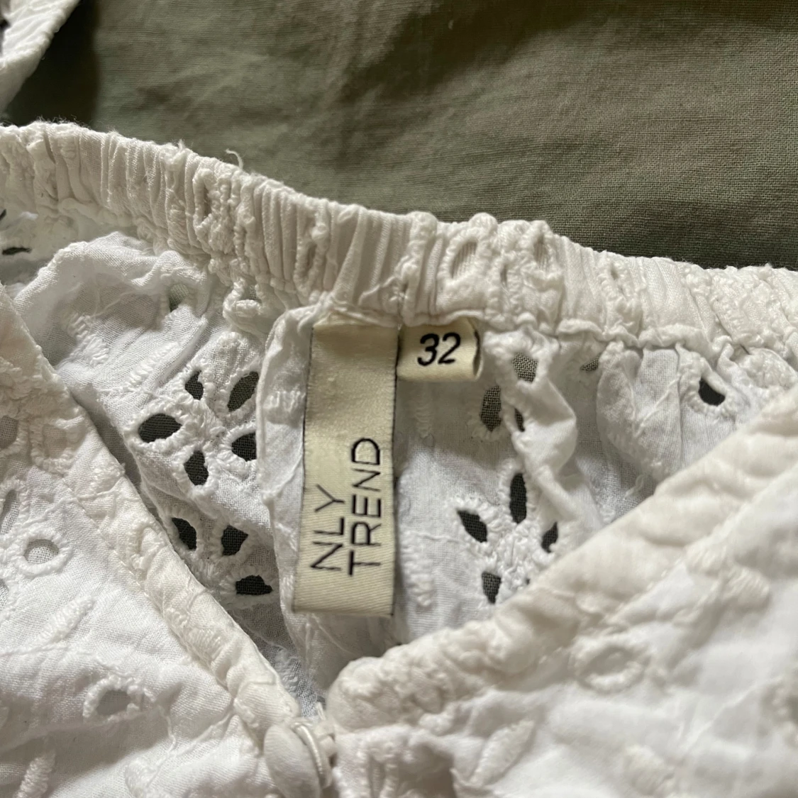 Vit blus från Nelly - 3