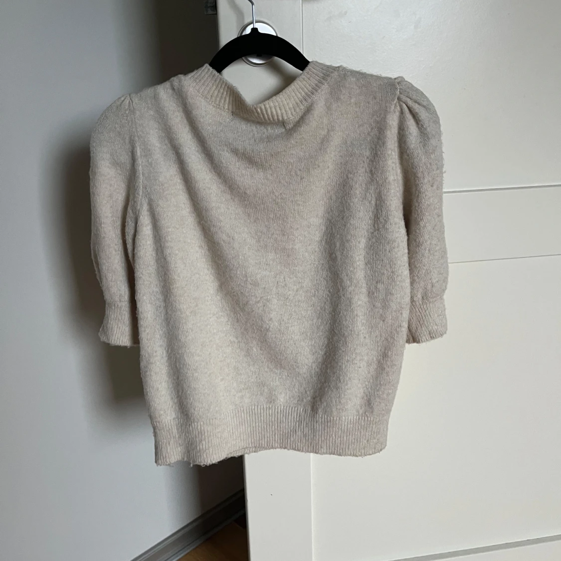 Beige stickad trekvartsärmad tröja - 3