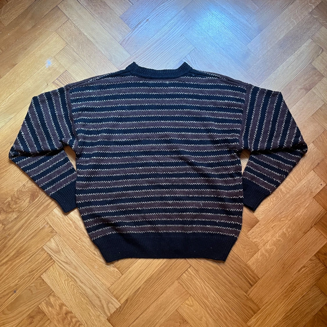 Randig stickad tröja från Woods & Gray - 1