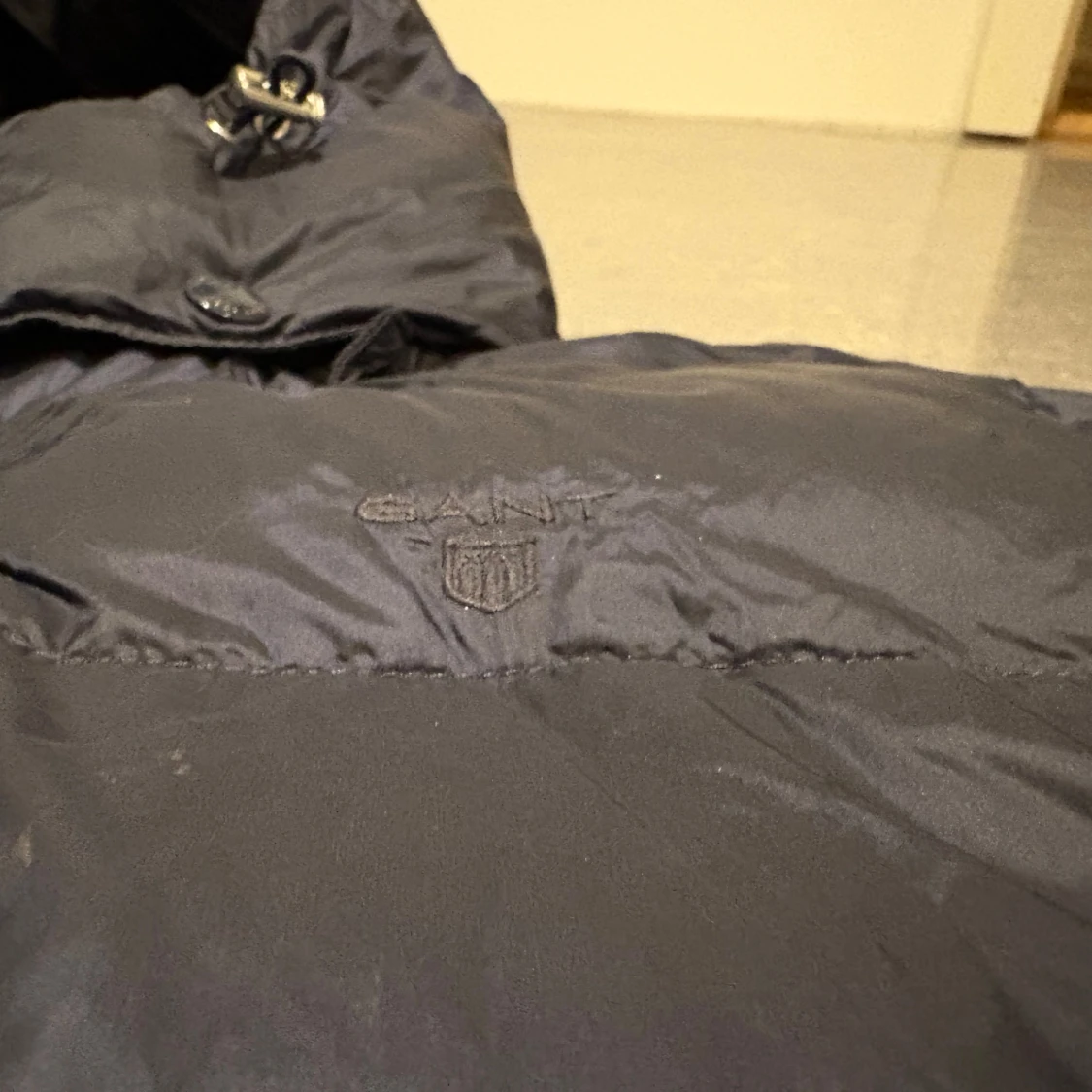 Mörkblå dunjacka från GANT - 1