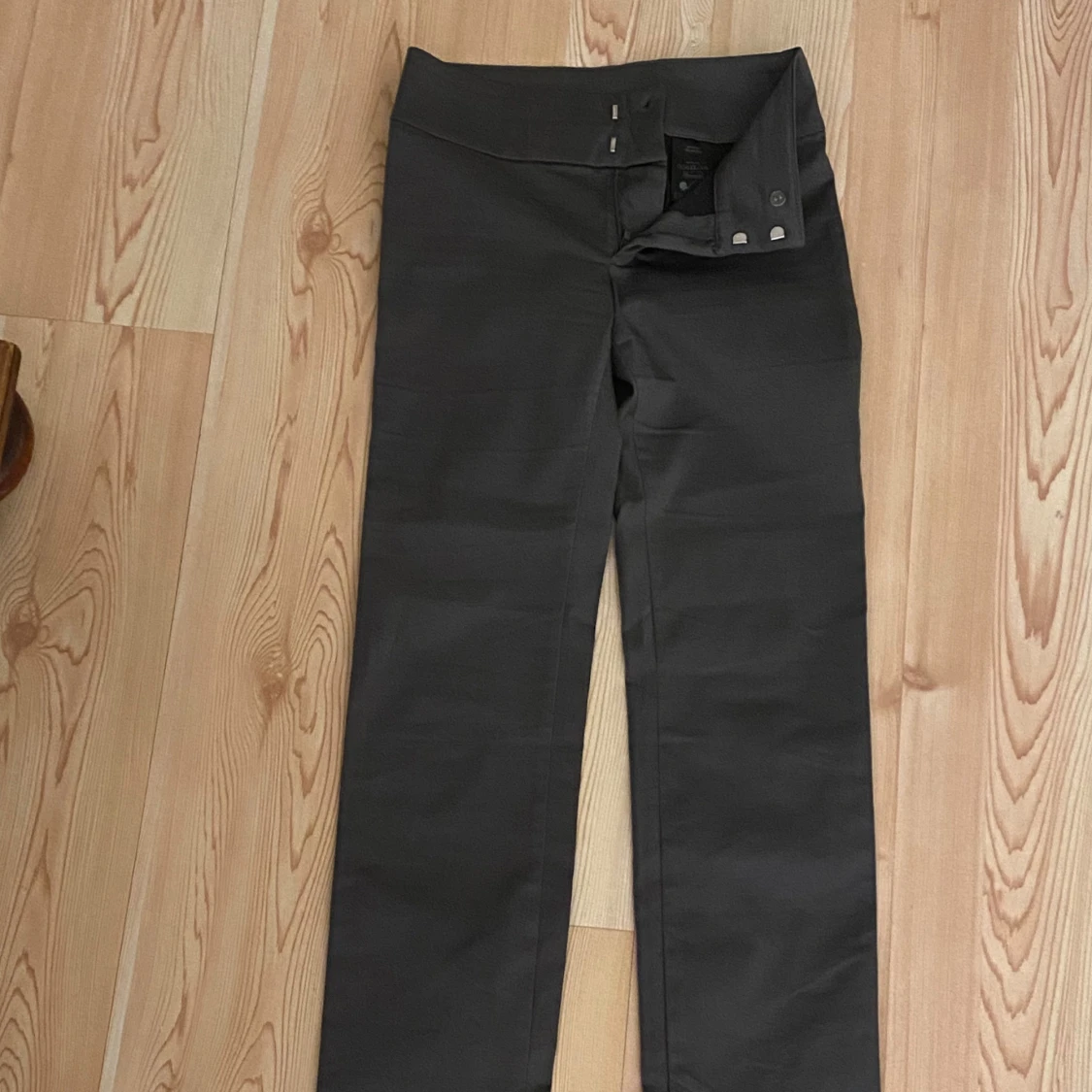 Svarta byxor från Monki - 1