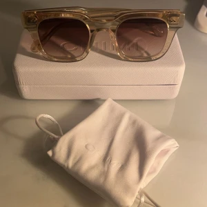 Chimi 04 ecru - Solglasögon från Chimi, modell 04 färg Ecru. Använda fåtal gånger. Originalförpackning medföljer. Nypris 1350kr!