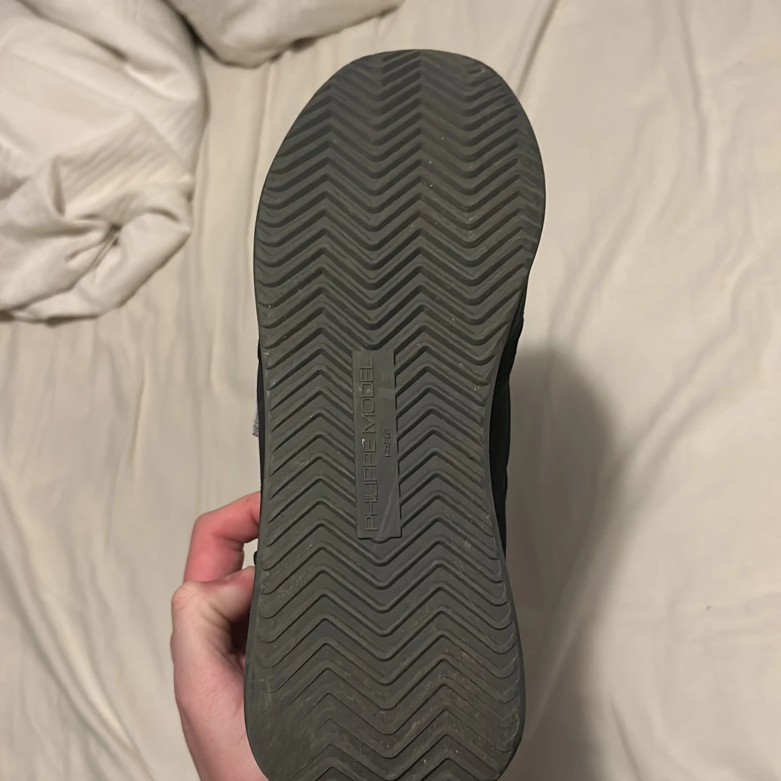 Svarta rockrunnes  från Philippe Model - 2