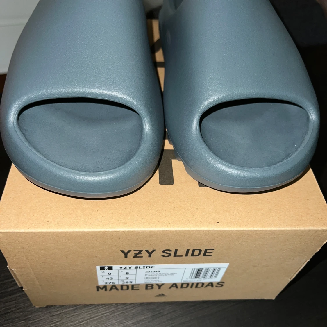 Grå YZY Slide från Adidas