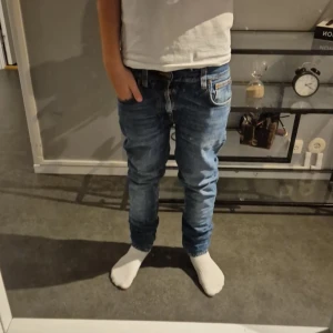 Nudie jeans  - Riktigt snygga nudie jeans i storlek 28:30. Modell lean dean. Nypris 2000 ish mitt pris 699 ej hugget. Hör av dig vid fler frågor eller funderingar!