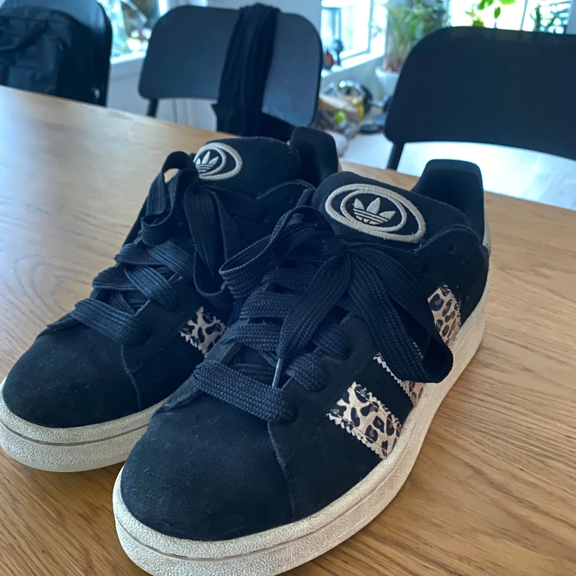 Svarta 00’s campus leopard - 90