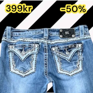 Miss me bootcut jeans  - Storlek W29 💙 Längd: 97 cm • midjebredd: 40 cm •  Innerbenslängd: 78 cm • Lårbredd: 24 cm • benöppning: 21,5 cm • OBS! Färgen är mest lik passformsbilderna, heelbite. Modellen är 163 cm• Hör gärna av dig vid frågor💙