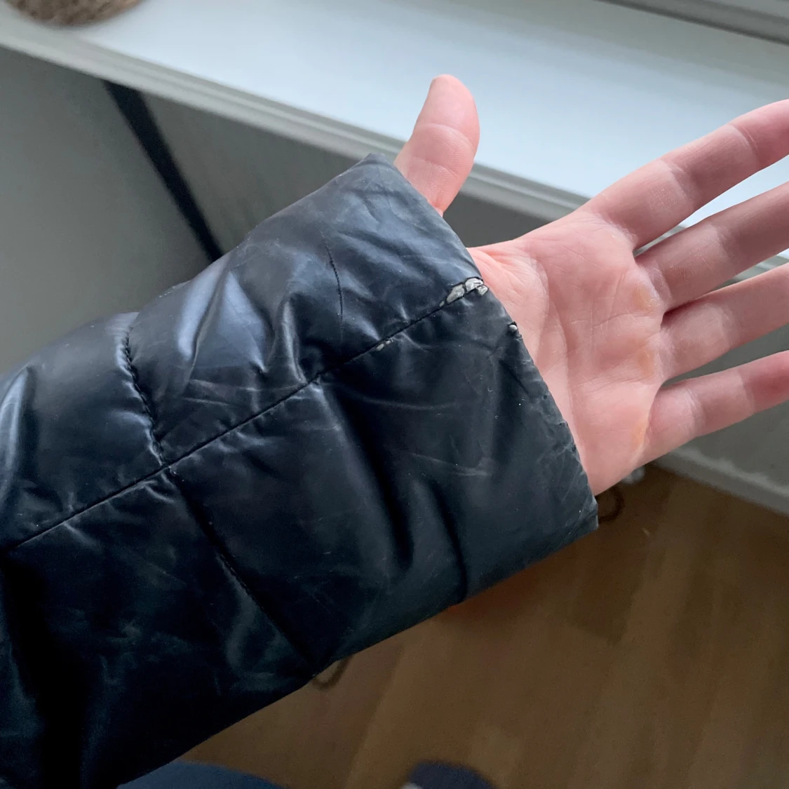 Svart dunjacka med päls - 91