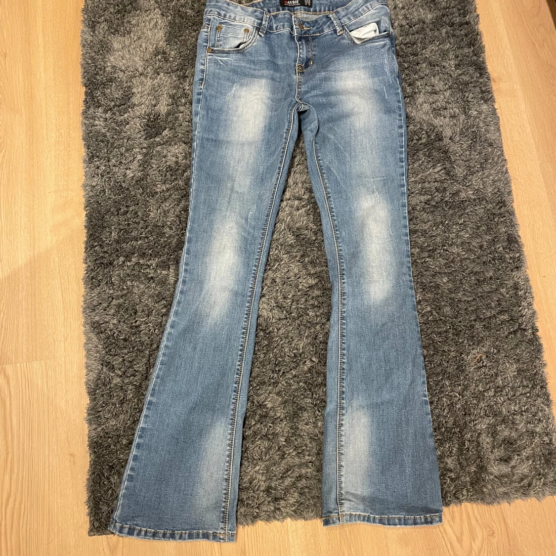 Blå bootcut jeans